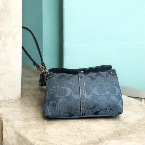 Y2K Coach Blue signature Turnlock wristlet - Picture 6 of 13